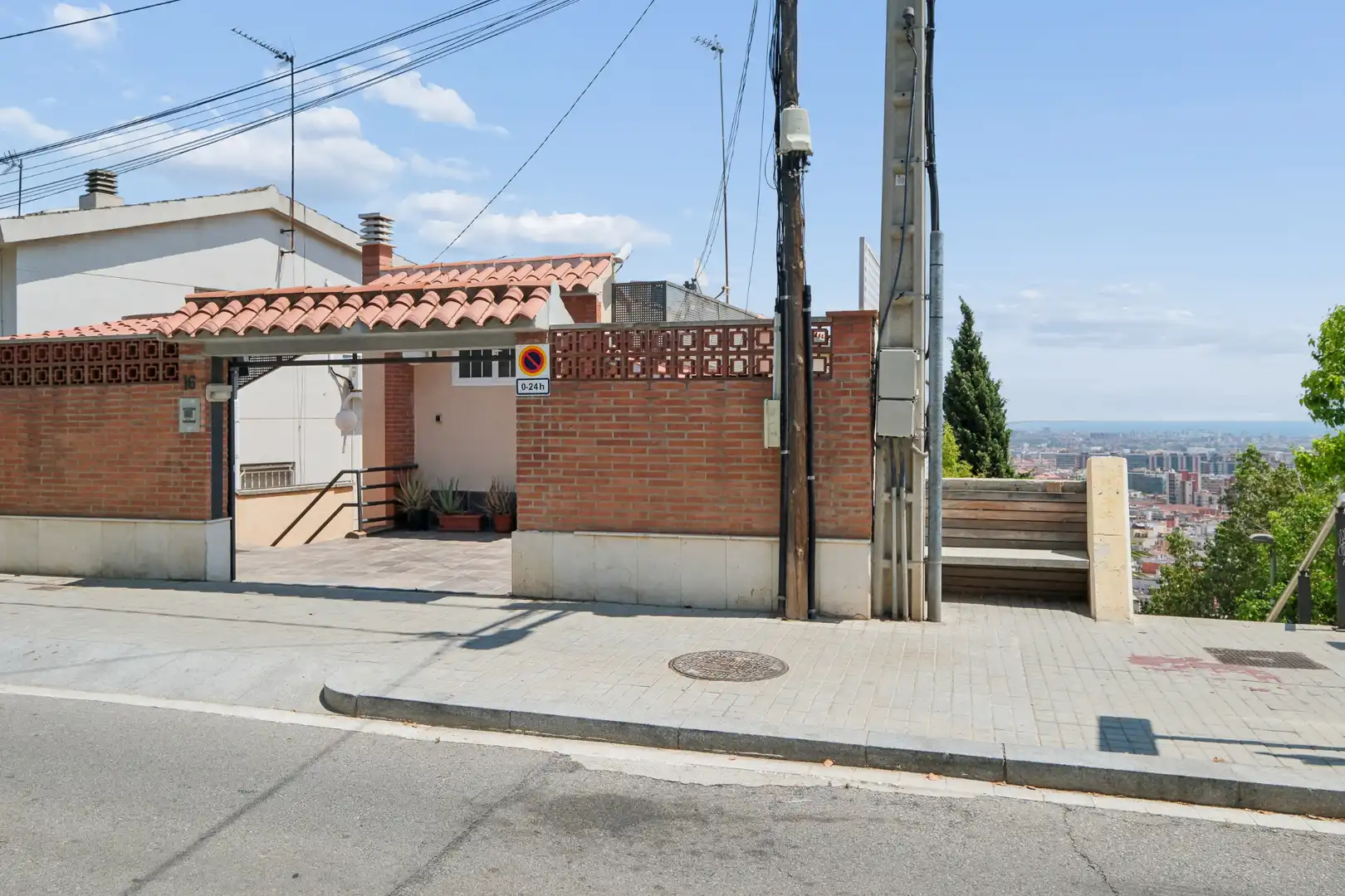 Vista exterior de Casa o xalet en venda en Barcelona amb Aire condicionat, Calefacció i Terrassa