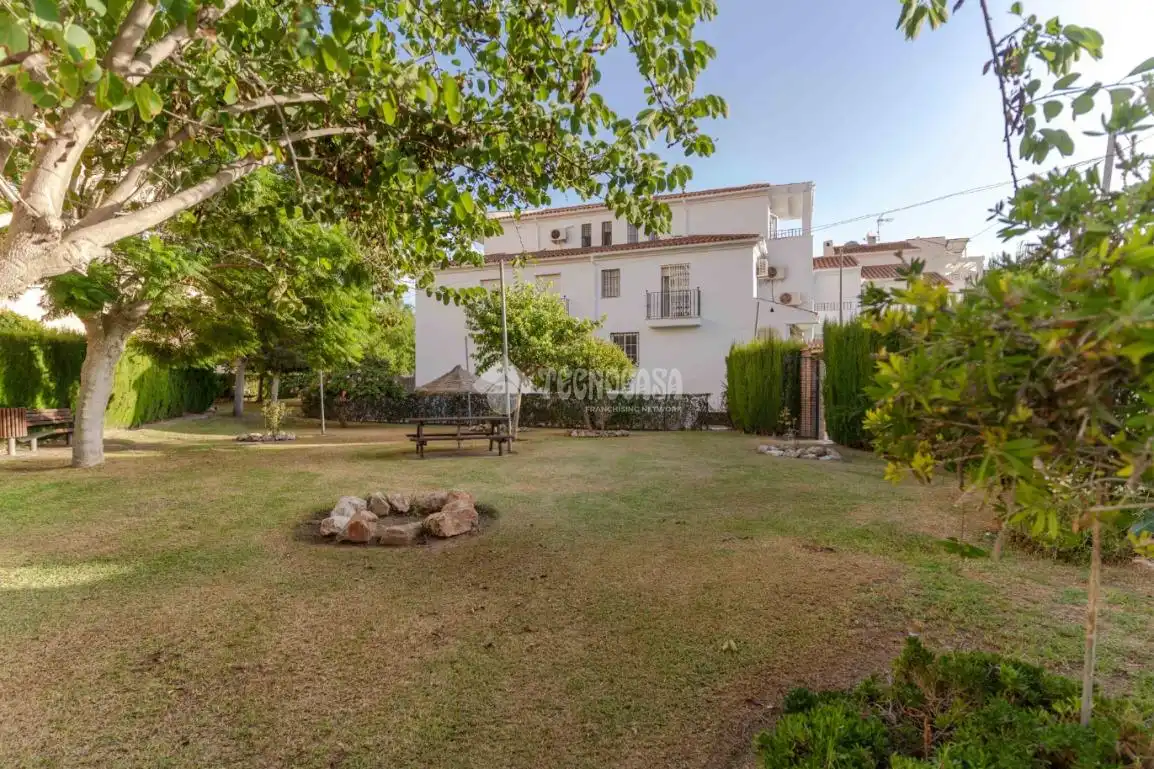 Jardín de Casa adosada en venta en Motril con Terraza, Trastero y Balcón