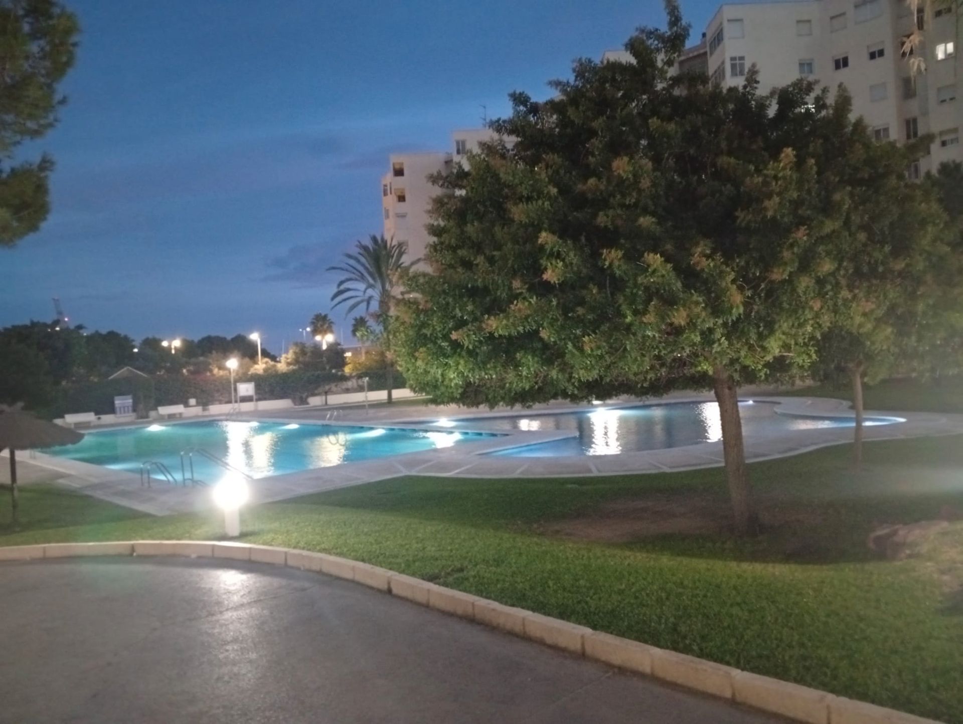 Piscina de Pis en venda en Alicante / Alacant amb Aire condicionat, Calefacció i Terrassa