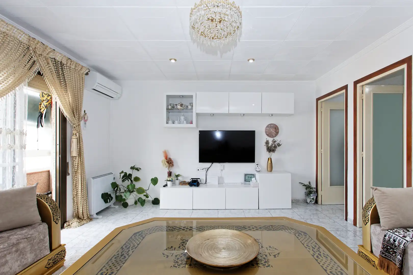 Living room of Flat for sale in Terrassa  with Air Conditioner and Balcony