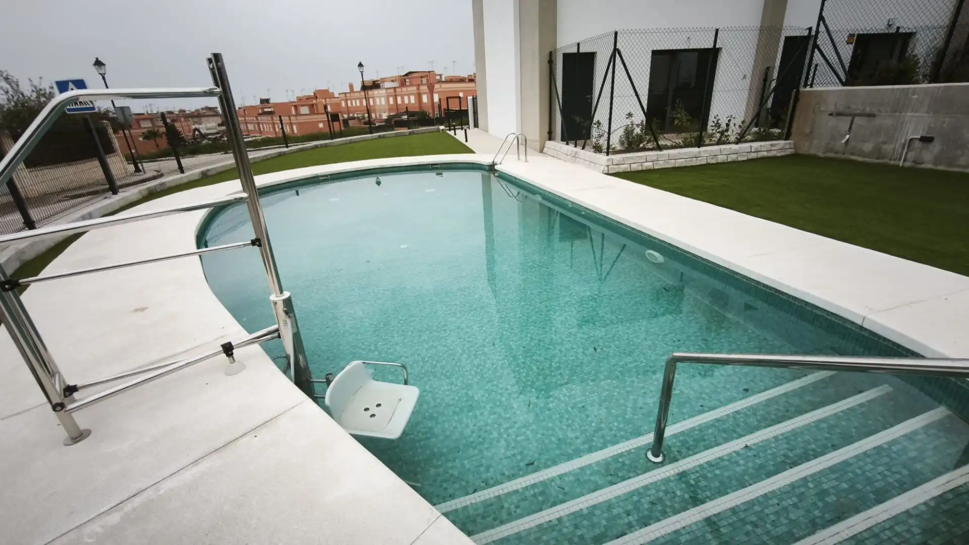 Piscina de Casa adosada en venda en Vélez-Málaga amb Jardí privat, Terrassa i Traster