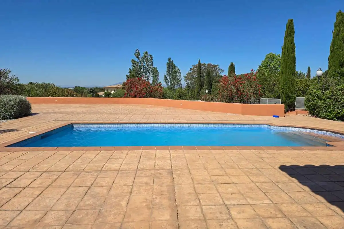Casa con jardín en venta en Peralada, imagen 2