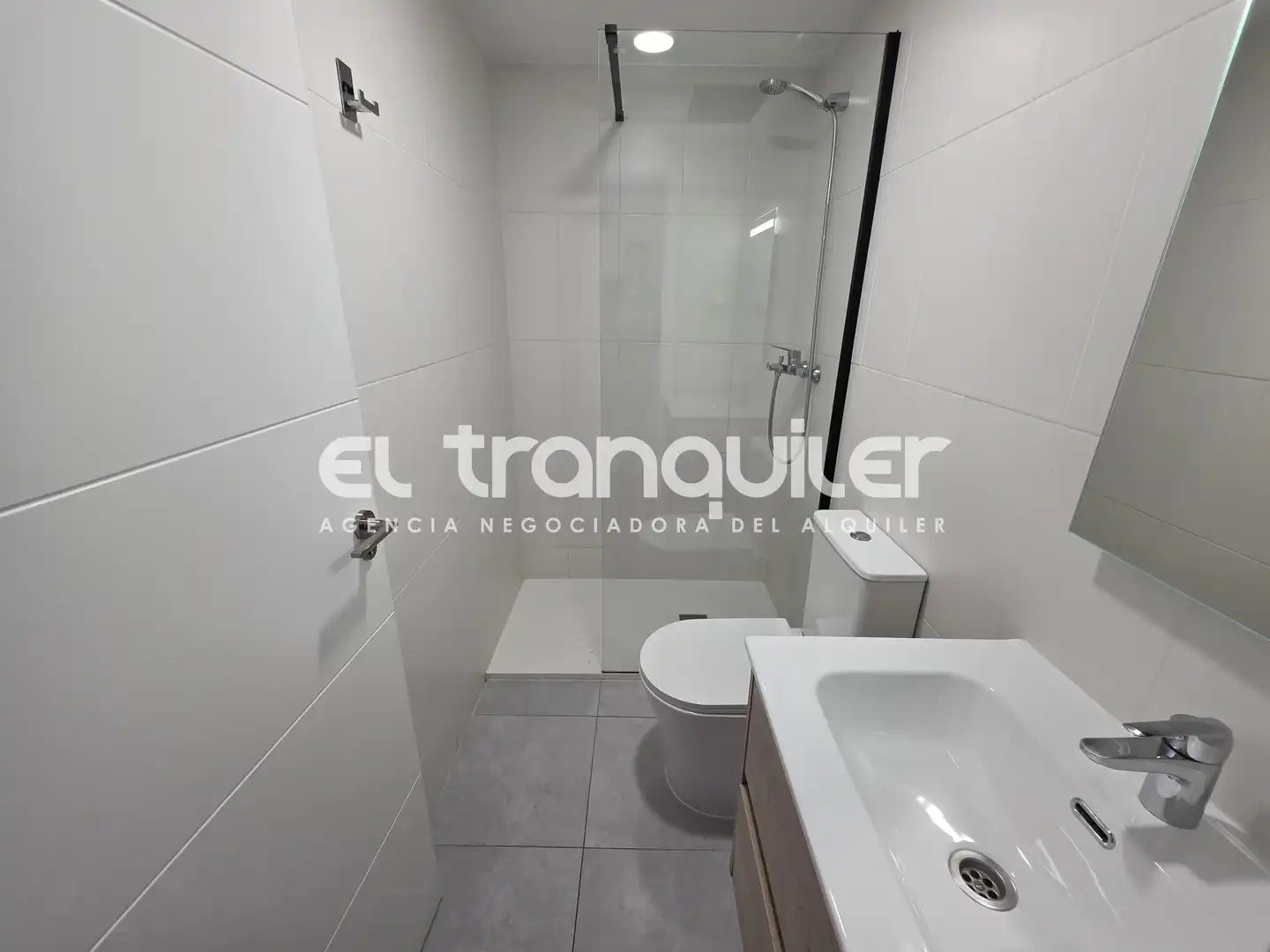 Badezimmer von Wohnung zur Miete in Madrid mit Klimaanlage, Terrasse und Abstellraum