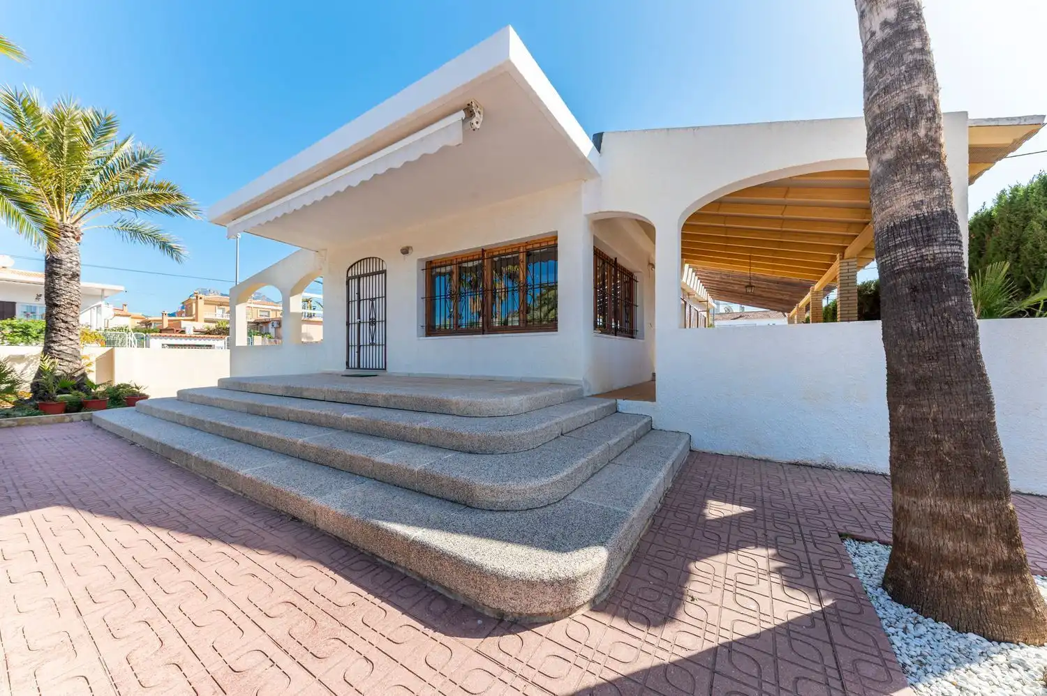 Vista exterior de Casa o chalet en venta en Villajoyosa / La Vila Joiosa con Jardín privado, Terraza y Piscina comunitaria