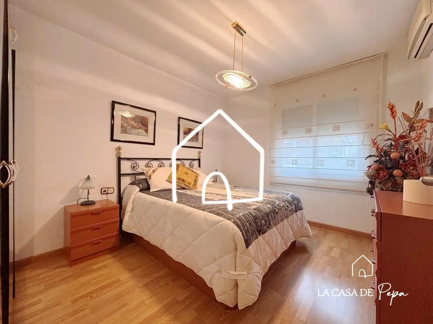 Habitación de Casa adosada en venta en Viladecans con Aire acondicionado, Calefacción y Jardín privado