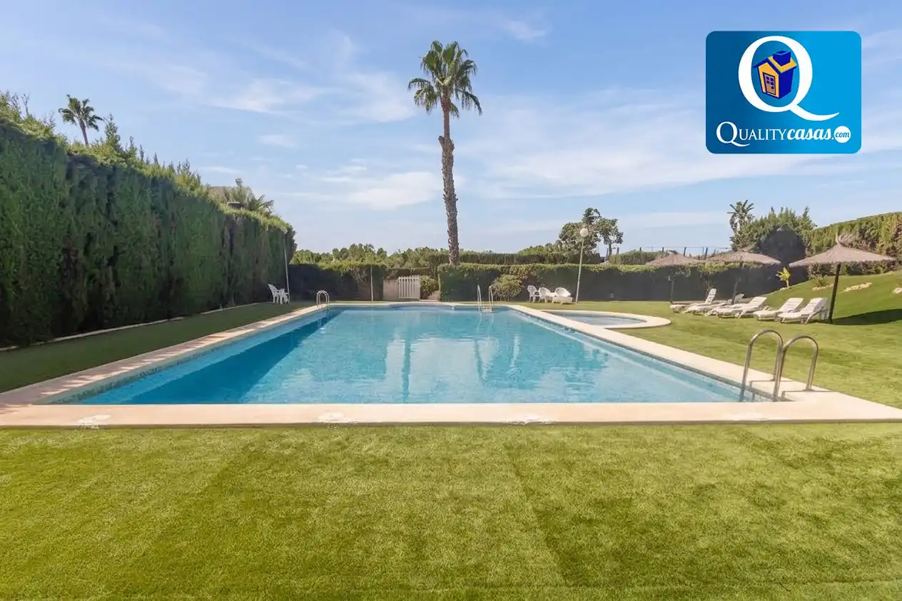 Chalet con piscina en venta en Garbinet - Vistahermosa, imagen 3