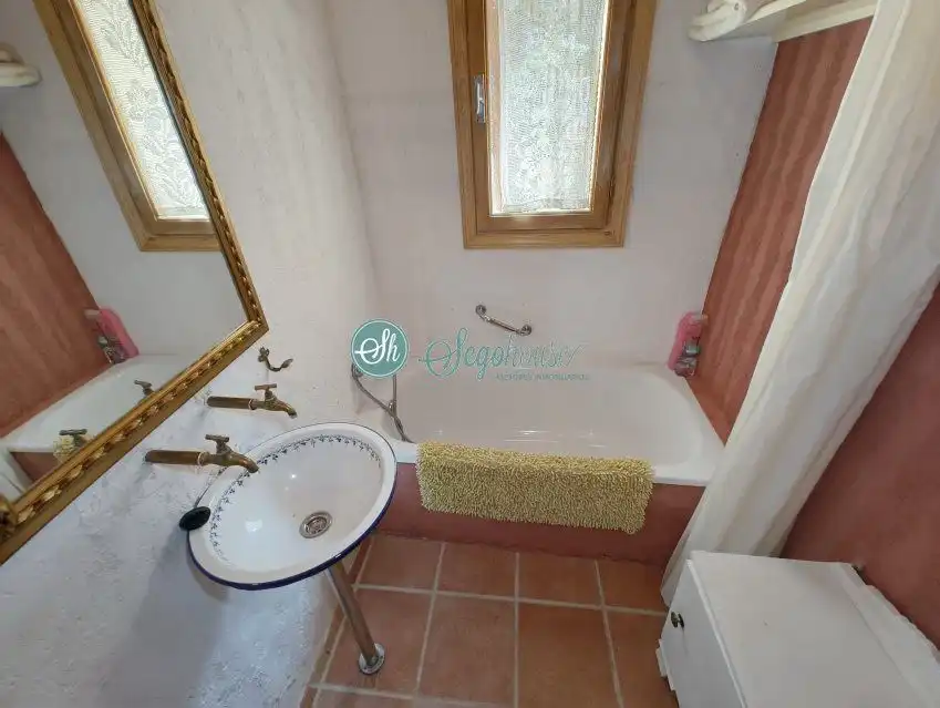 Baño de Casa o chalet en venta en Escobar de Polendos con Calefacción y Trastero