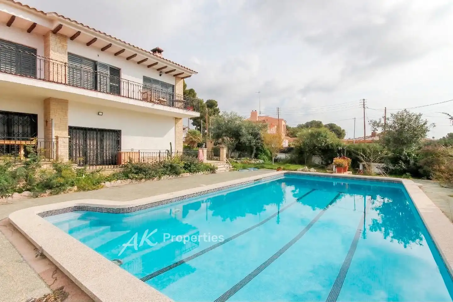 Casa con piscina in vendita a Avinguda Patagònia
