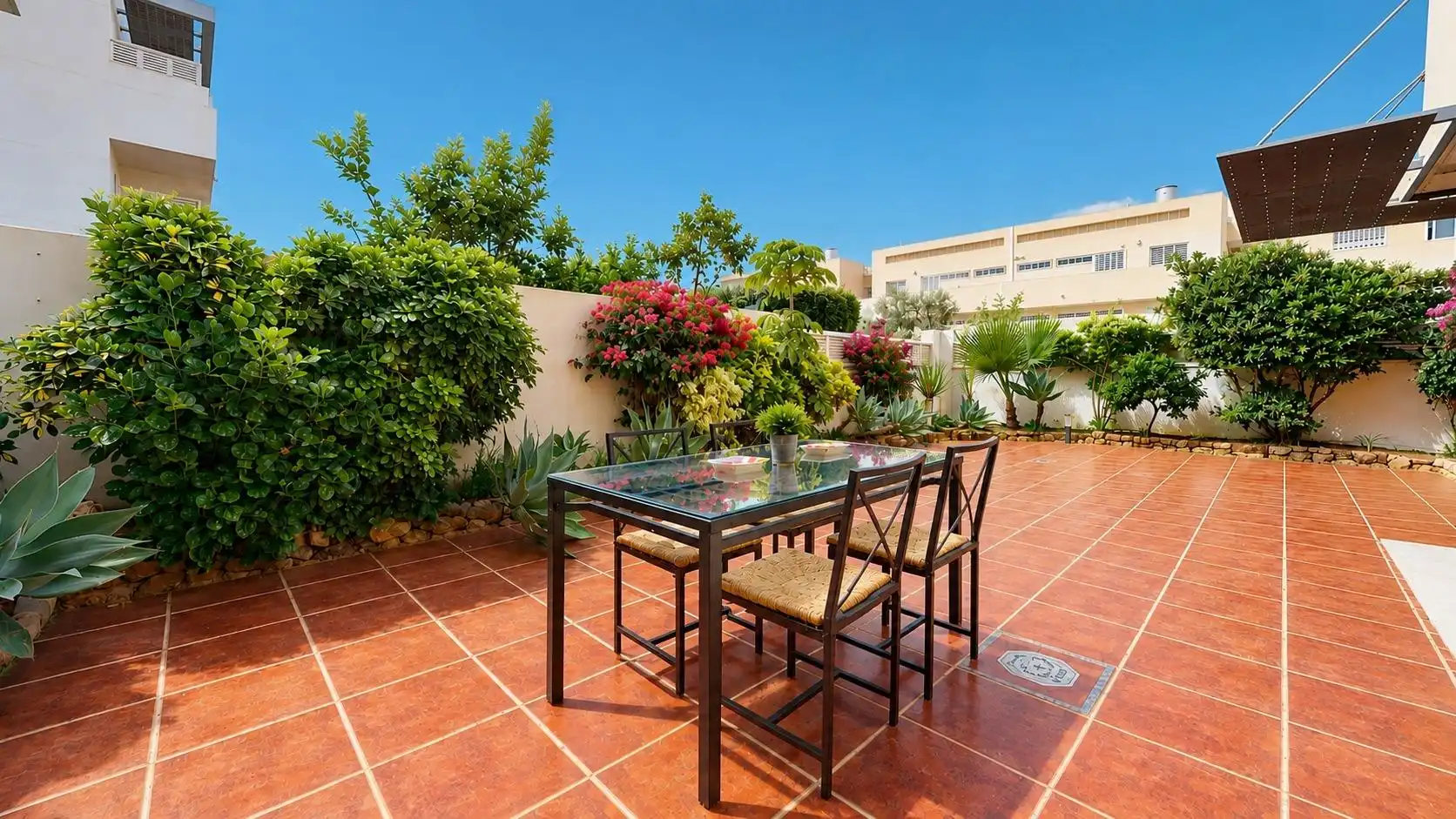 Terrassa de Pis de lloguer en Almería amb Aire condicionat, Calefacció i Jardí privat