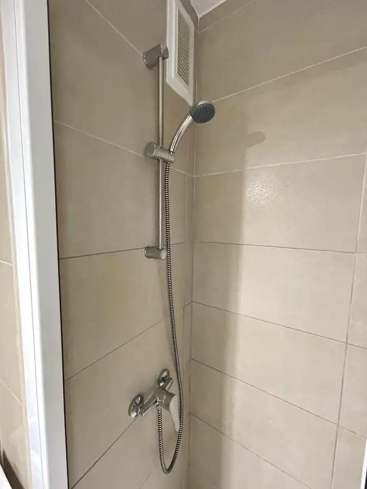 Badezimmer von Maisonette zum Verkauf in San Bartolomé de Tirajana mit Klimaanlage, Privatgarten und Parkett