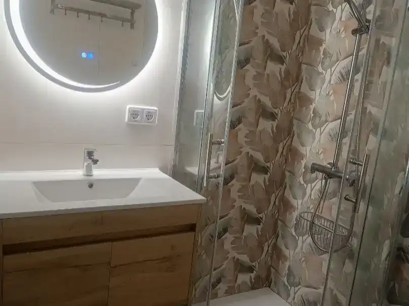 Badezimmer von Wohnungen zur Miete in Benidorm mit Klimaanlage, Schwimmbad und Balkon