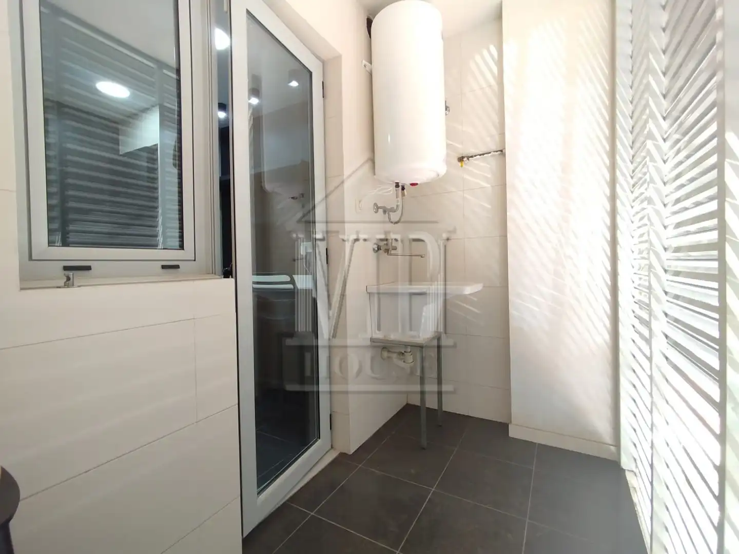 Bathroom of Flat for sale in Badalona  with Air Conditioner, Heating and Furnished