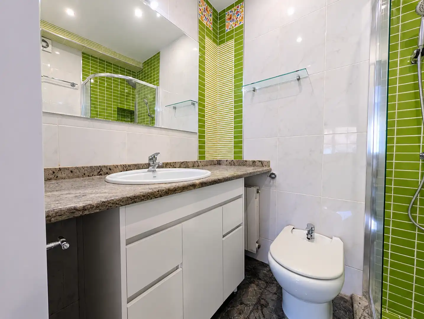 Baño de Piso en venta en Badalona con Aire acondicionado, Calefacción y Horno