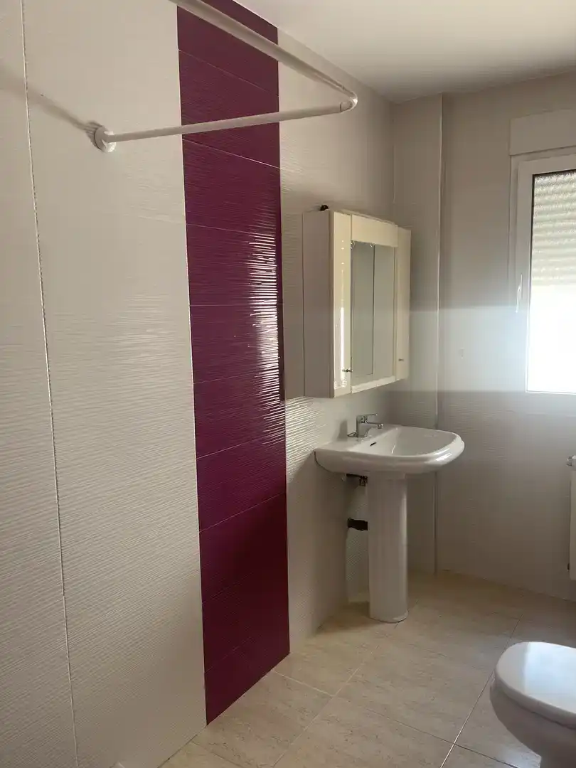 Bany de Pis en venda en Baza amb Aire condicionat i Balcó