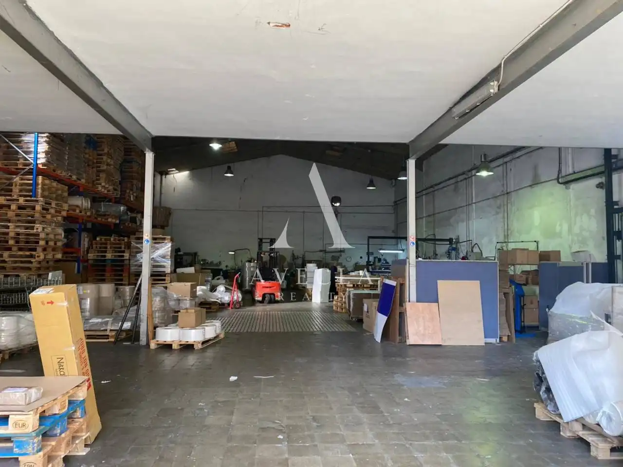 Nau industrial en venda en Ripollet