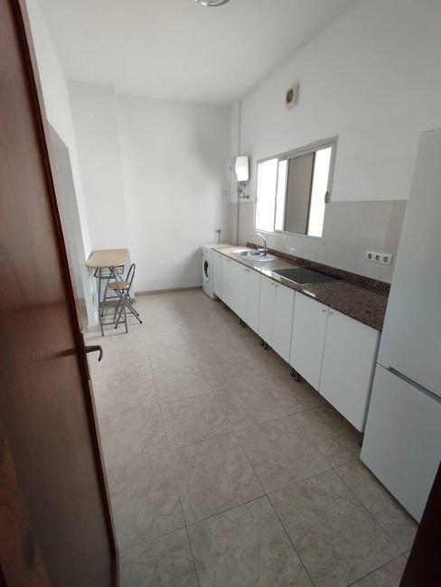 Cuina de Apartament de lloguer en Las Palmas de Gran Canaria amb Moblat