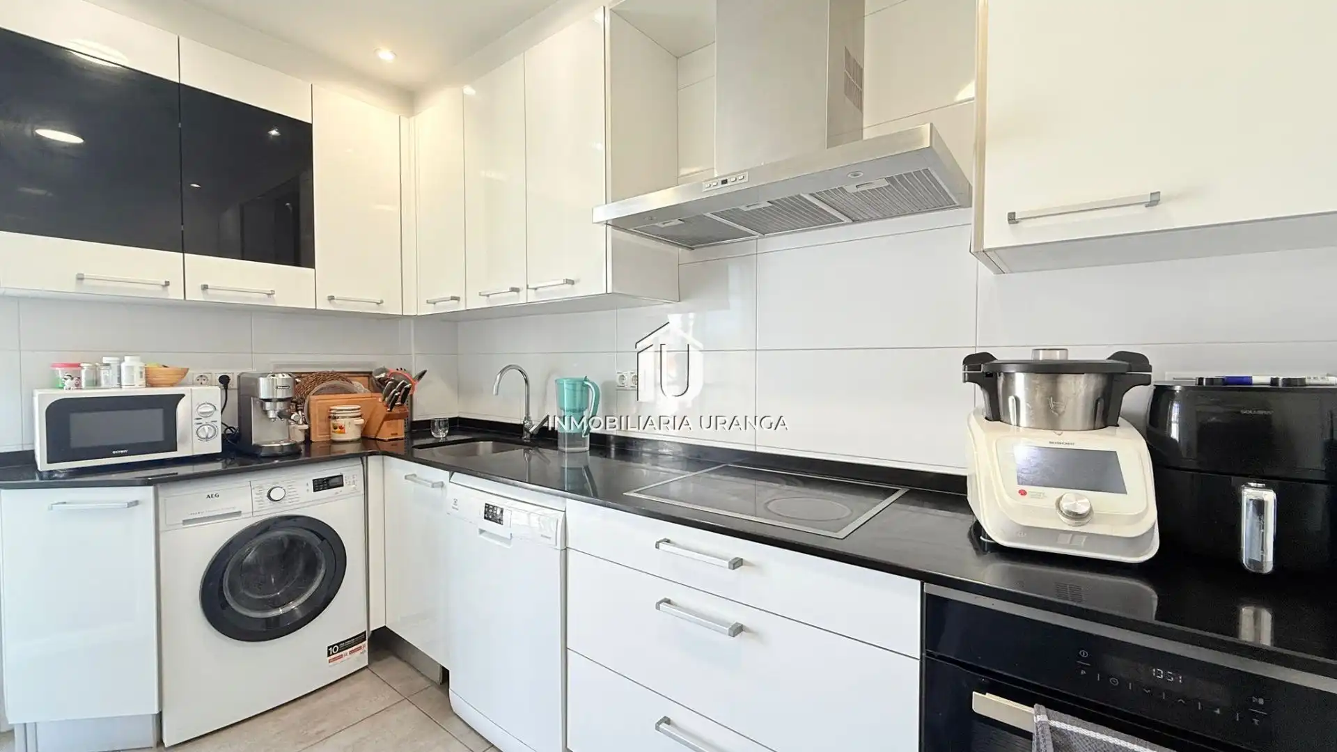 Cocina de Piso en venta en Laredo con Calefacción y Terraza