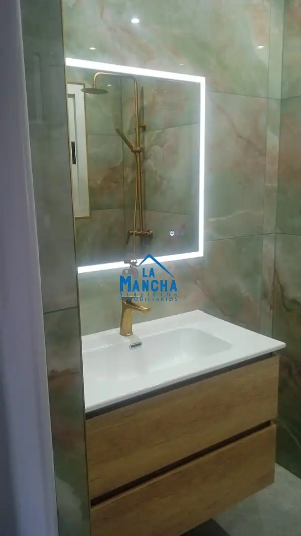 Bathroom of Flat for sale in Almansa  with Furnished and Balcony