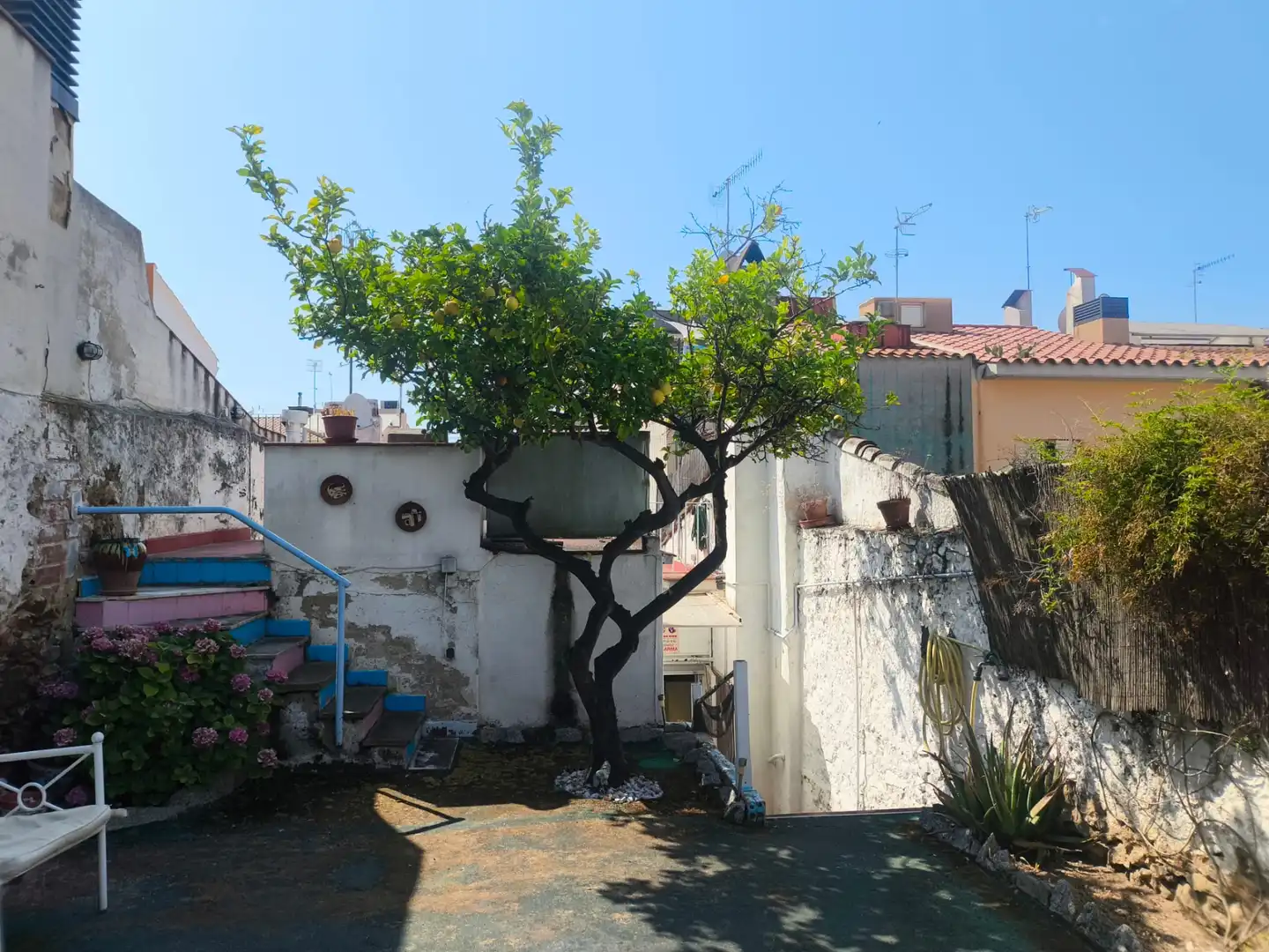 Vista exterior de Casa adosada en venta en Caldes d'Estrac con Calefacción, Parquet y Amueblado