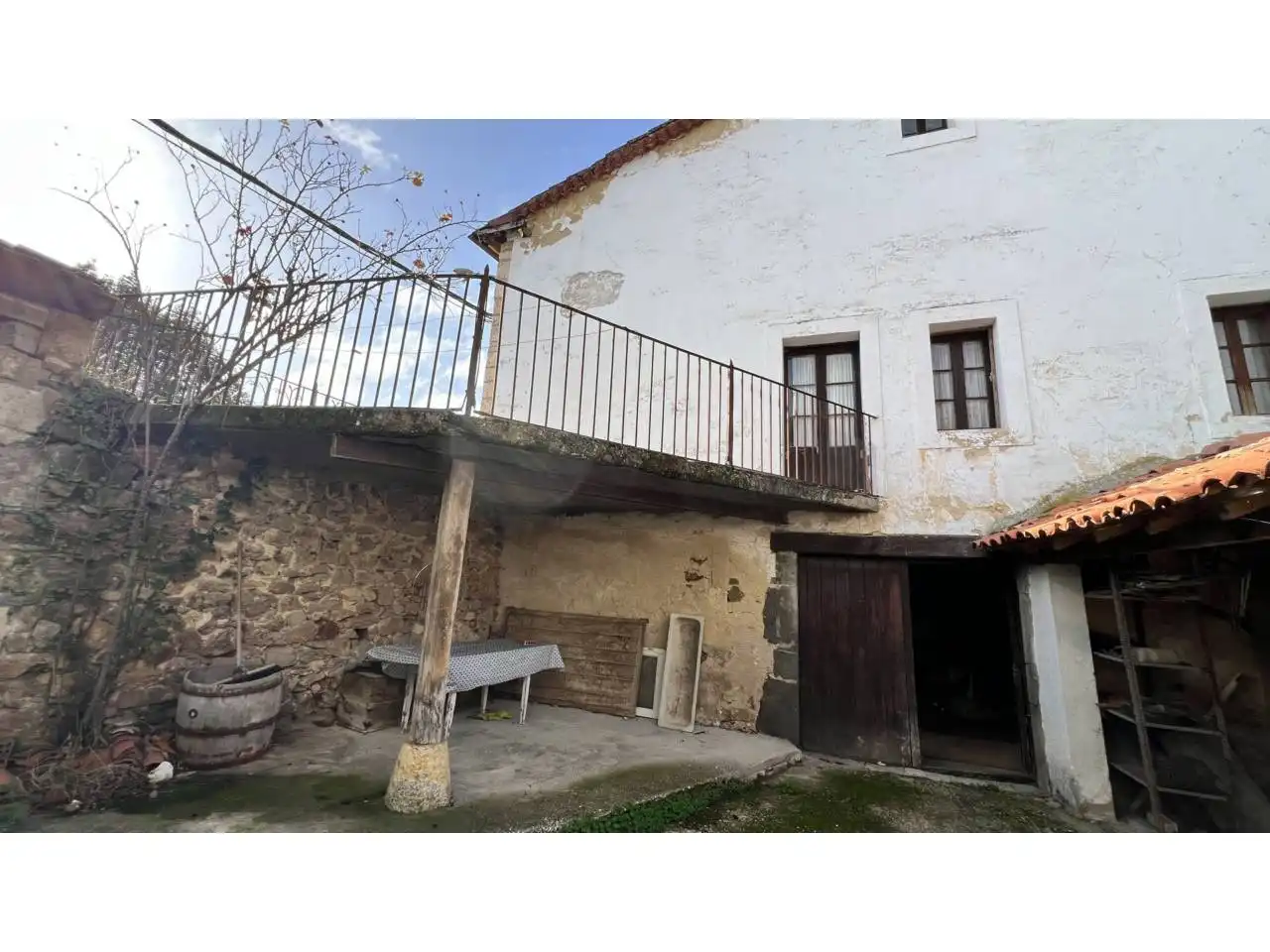 Vista exterior de Casa o xalet en venda en Merindad de Montija amb Calefacció, Jardí privat i Terrassa