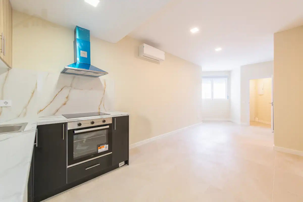Piso en venta en Fuenlabrada con Aire acondicionado y Horno