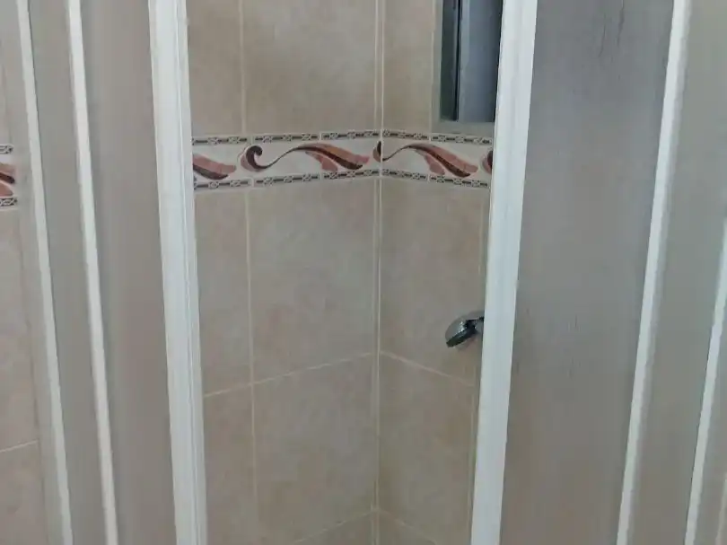 Bany de Casa adosada en venda en Martos amb Jardí privat, Traster i Piscina