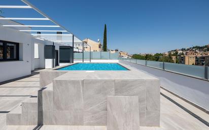 Swimming pool of Flat for sale in  Granada Capital  with Terrace and Swimming Pool