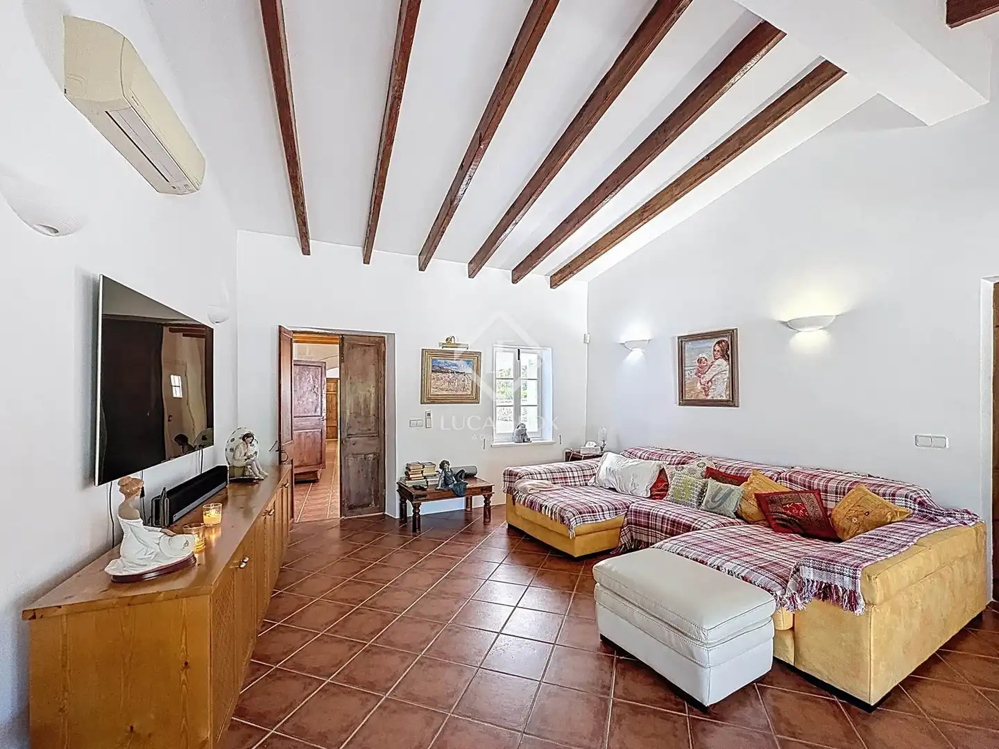 Sala de estar de Finca rústica en venta en Es Castell con Aire acondicionado, Calefacción y Jardín privado