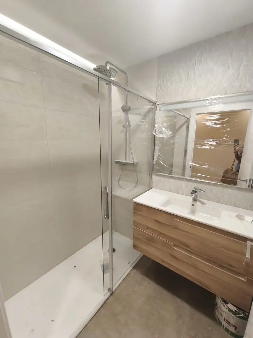 Bany de Apartament en venda en Ourense Capital  amb Aire condicionat, Calefacció i Parquet