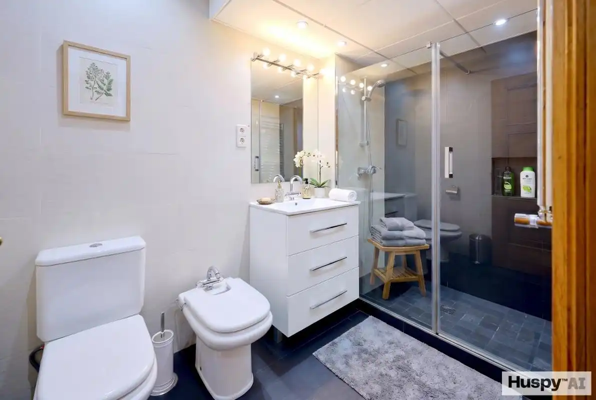 Badezimmer von Wohnung zum Verkauf in Madrid mit Klimaanlage, Heizung und Privatgarten
