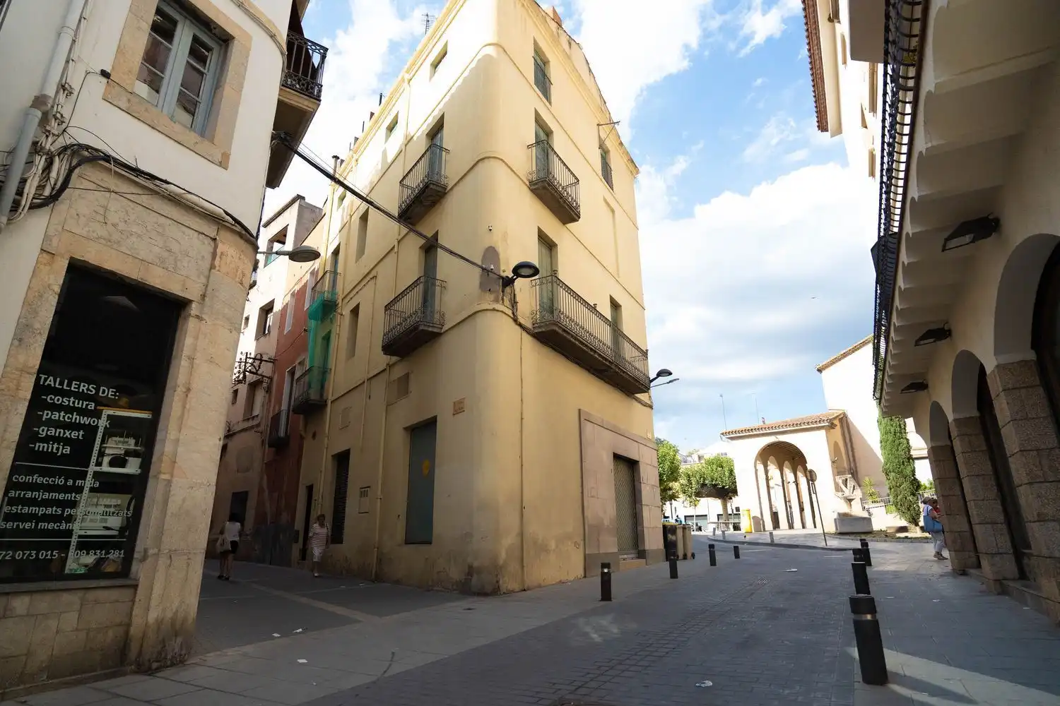 Vista exterior de Edifici en venda en Santa Coloma de Farners