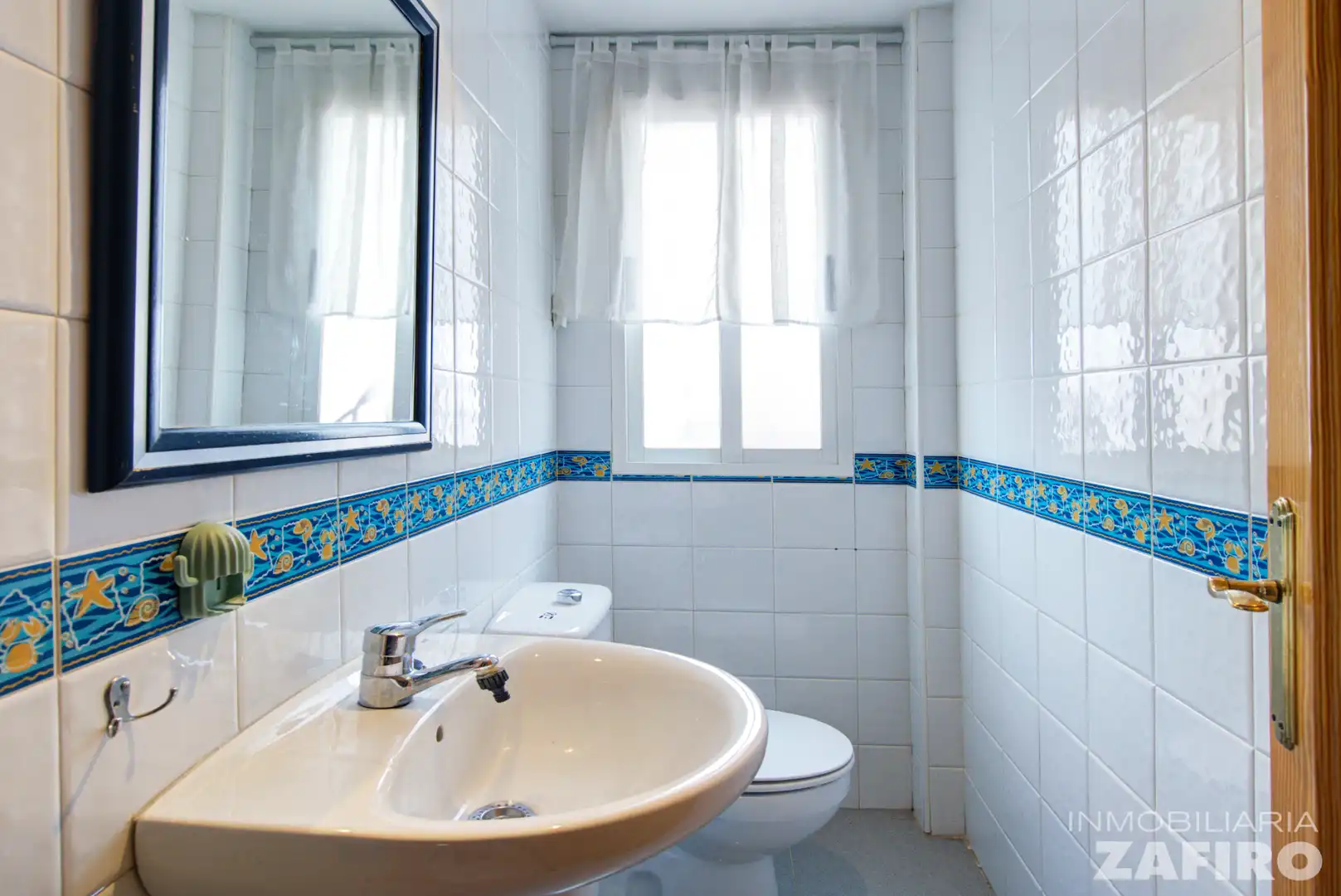 Baño de Casa adosada en venta en Las Gabias con Trastero y Balcón