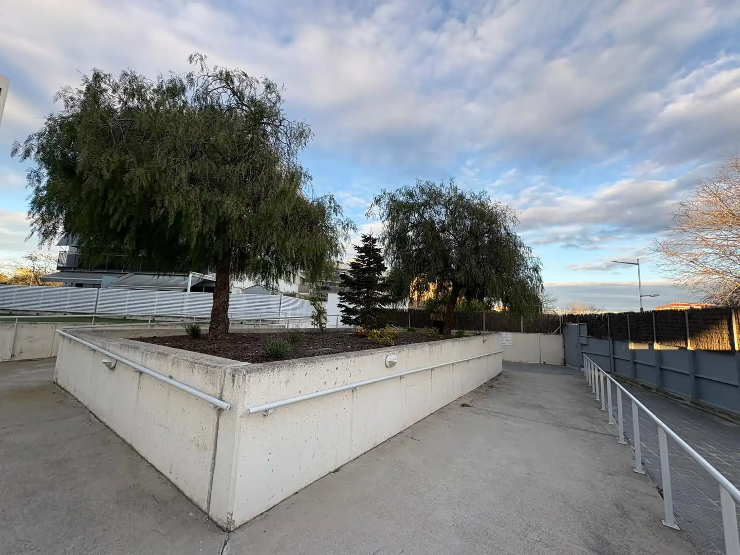 Vista exterior de Piso en venta en Sabadell con Jardín privado, Parquet y Piscina