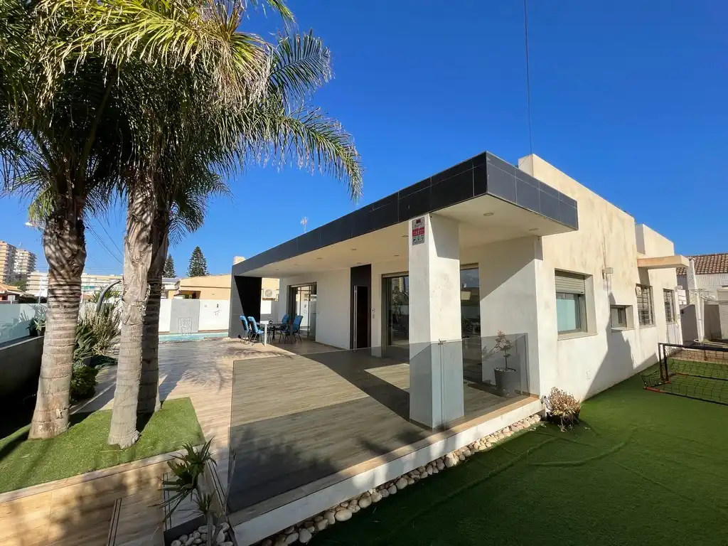 Vista exterior de Casa o chalet en venta en Cartagena con Aire acondicionado, Terraza y Piscina