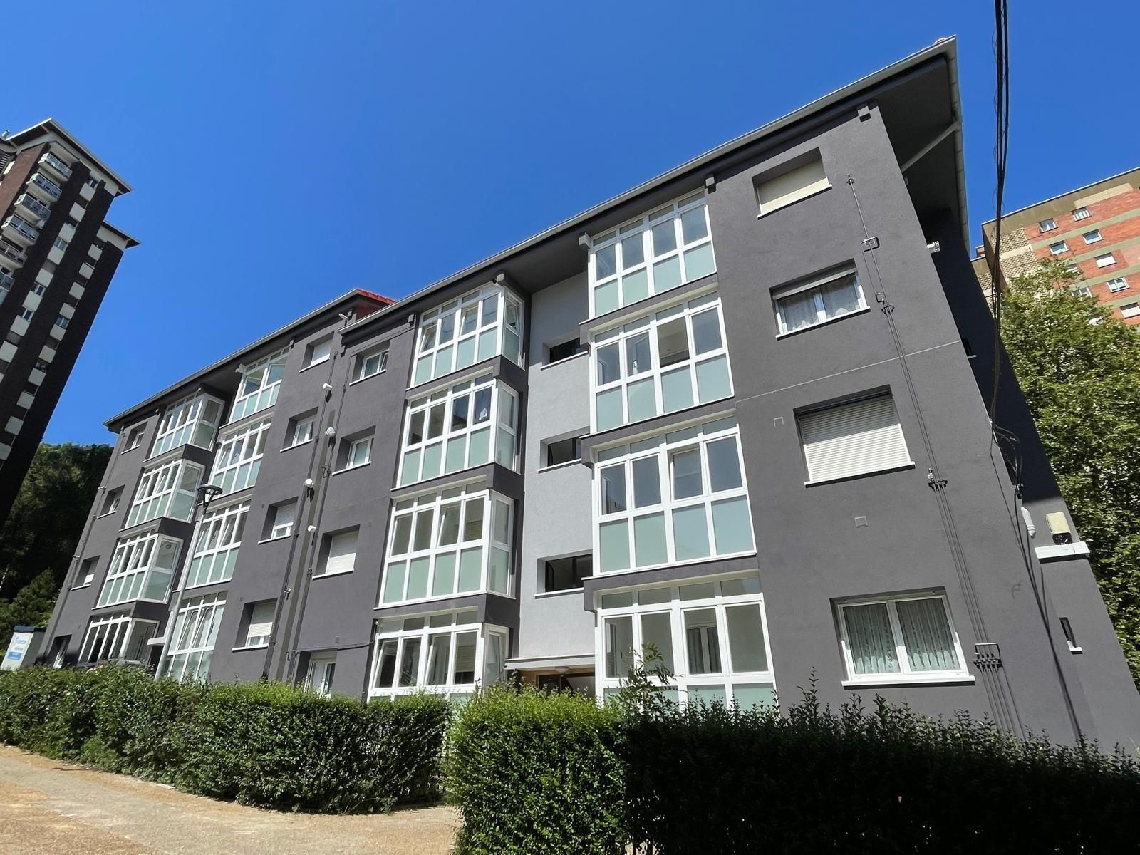 Vista exterior de Pis en venda en Donostia - San Sebastián  amb Calefacció i Balcó