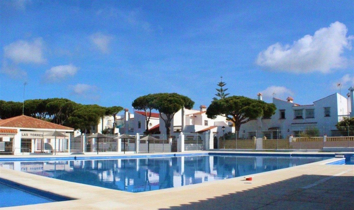 Piscina de Casa adosada en venta en Chiclana de la Frontera
