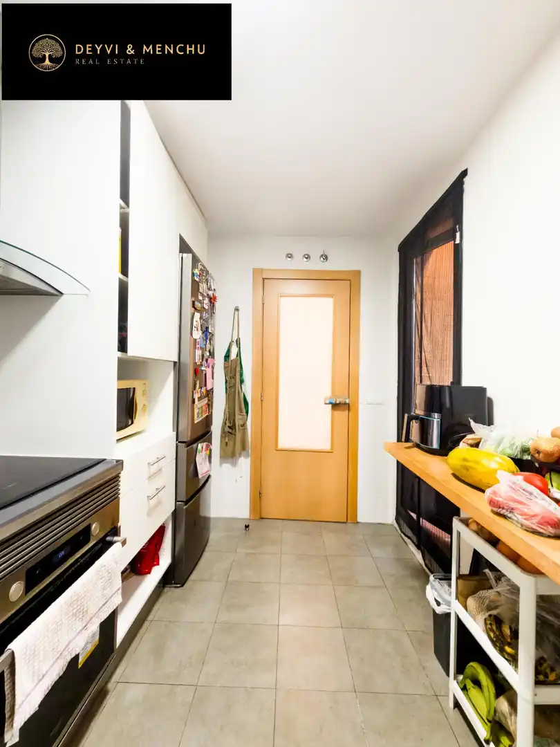 Cuina de Dúplex en venda en Velilla de San Antonio amb Aire condicionat, Calefacció i Terrassa