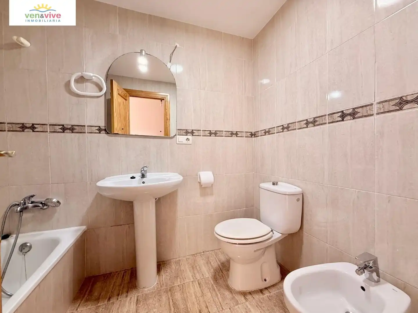Bathroom of Flat for sale in Roquetas de Mar  with Air Conditioner, Terrace and Community pool