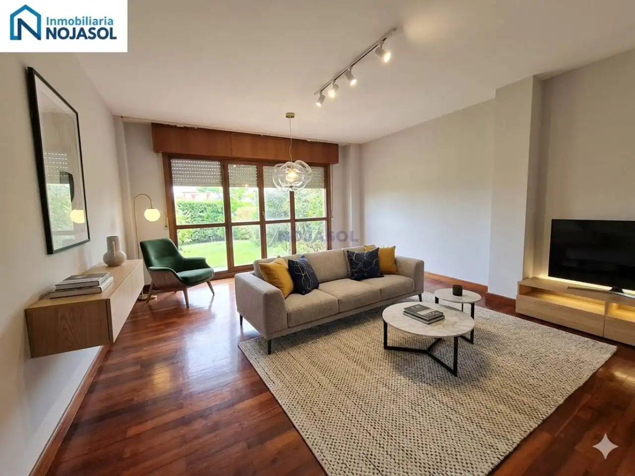 Sala de estar de Casa adosada en venta en Escalante con Calefacción, Jardín privado y Parquet