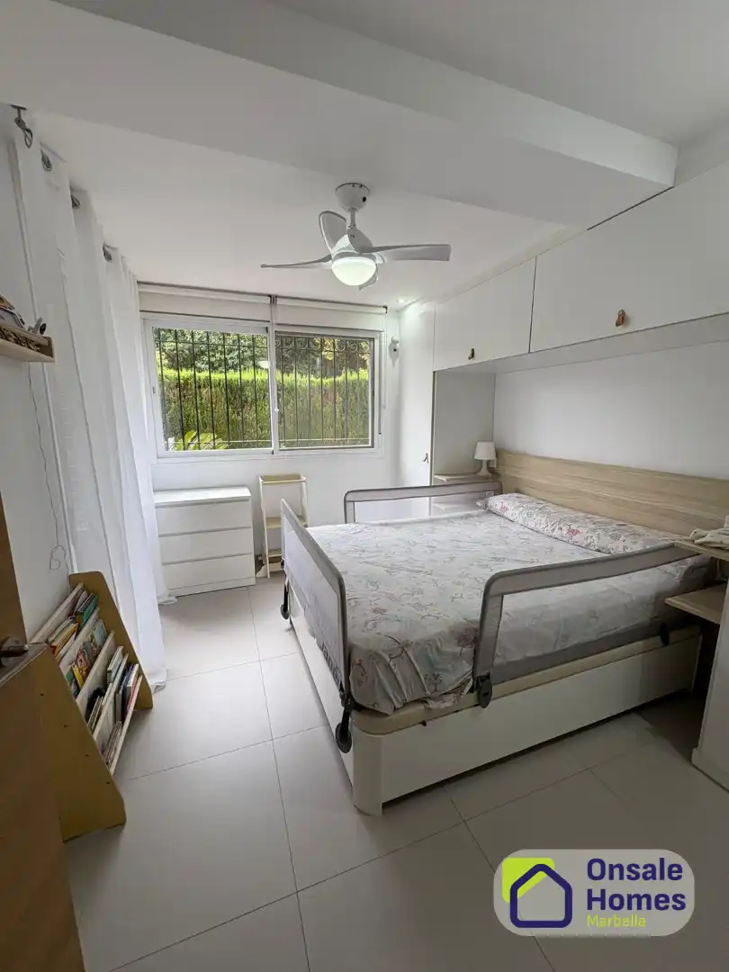 Bedroom of Flat for sale in Marbella  with Air Conditioner, Terrace and Furnished
