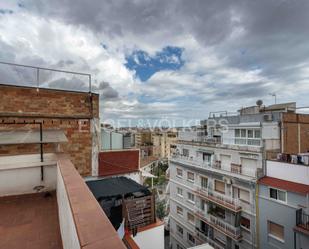 Vista exterior de Àtic en venda en L'Hospitalet de Llobregat amb Terrassa i Balcó