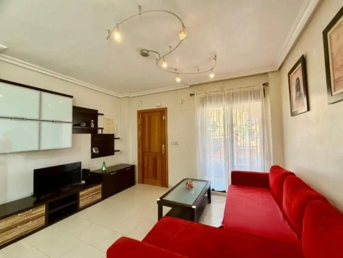 Sala d'estar de Casa o xalet de lloguer en Torrevieja amb Aire condicionat, Jardí privat i Piscina comunitària