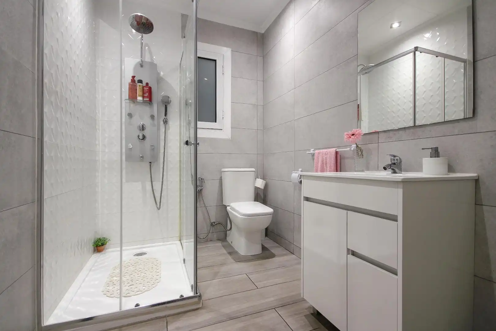 Baño de Ático en venta en Cerdanyola del Vallès con Aire acondicionado, Calefacción y Jardín privado