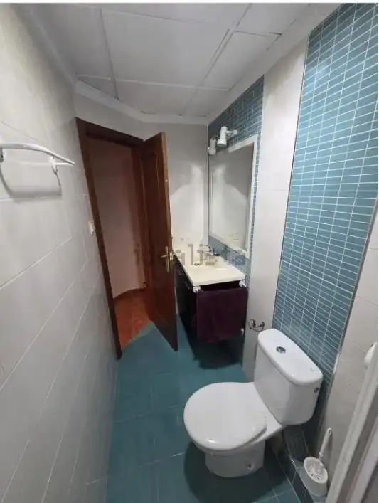 Badezimmer von Wohnung zur Miete in Córdoba mit Klimaanlage und Möbliert