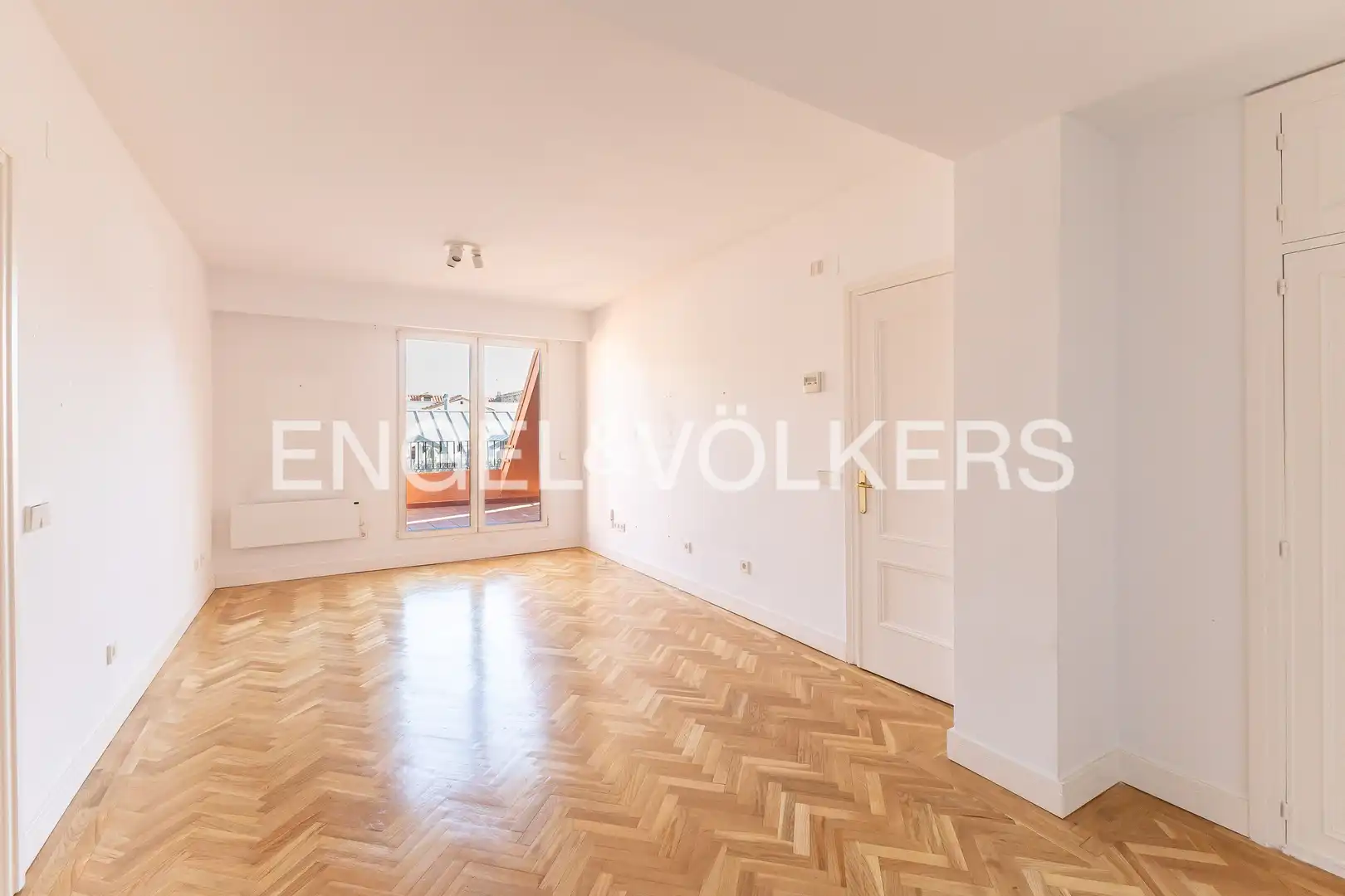 Living room of Attic for sale in  Madrid Capital  with Air Conditioner, Heating and Parquet flooring