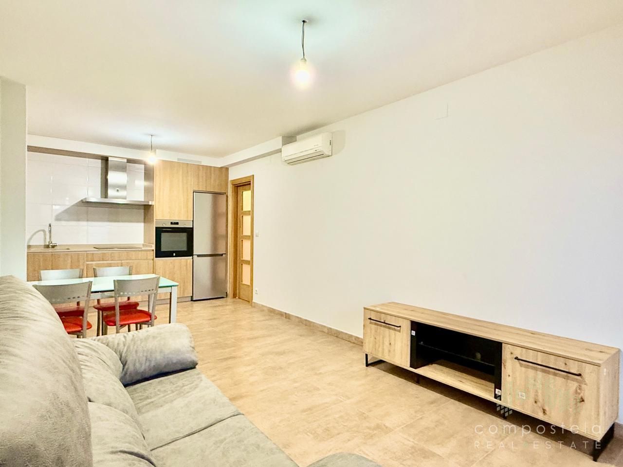 Sala d'estar de Pis de lloguer en Boiro amb Calefacció, Parquet i Terrassa