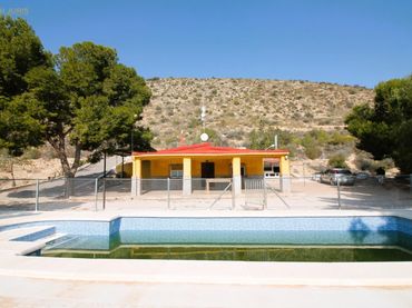 Haus mit Pool zum Verkauf in Crevillent