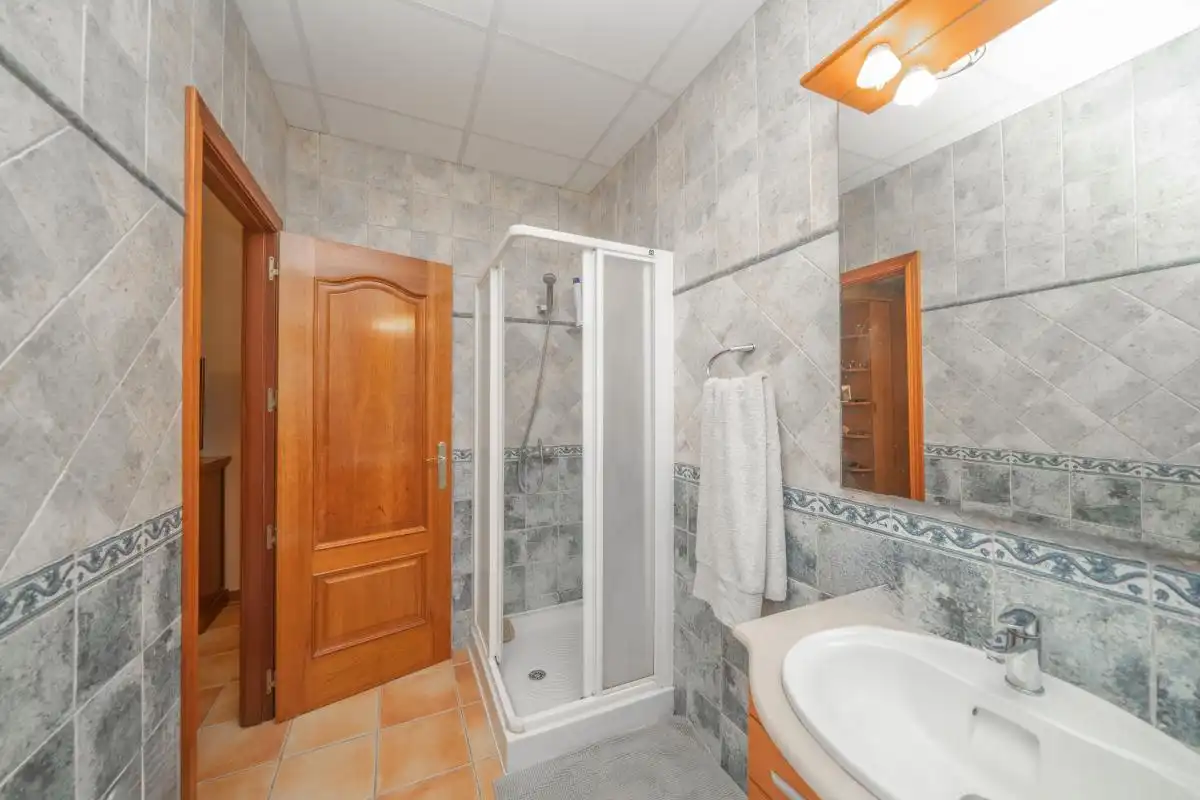 Bathroom of Houses for sale in San Vicente del Raspeig / Sant Vicent del Raspeig  with Air Conditioner, Heating and Private garden