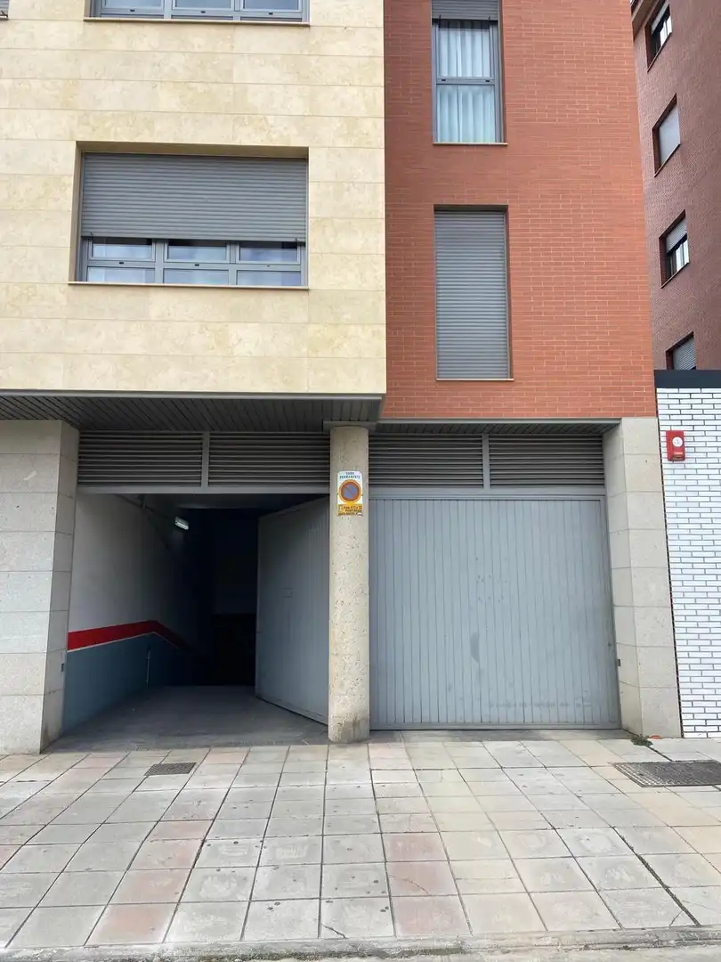 Einzelparkplatz zur Miete in Centro