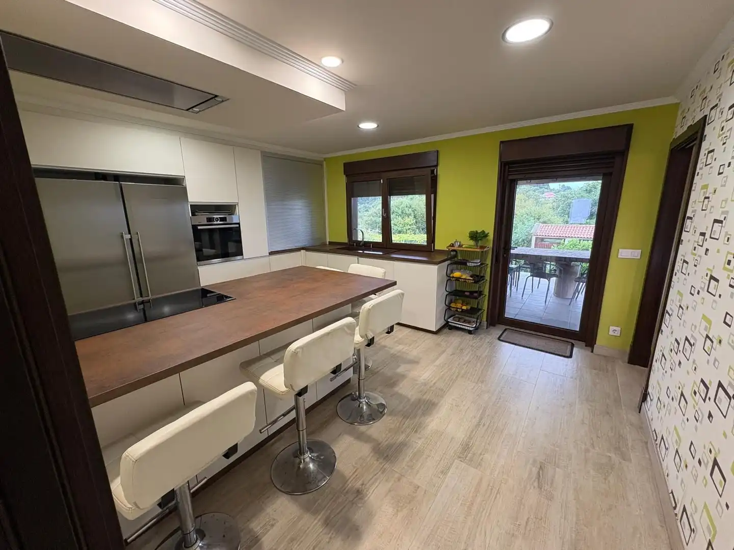 Cuina de Casa o xalet en venda en Cangas  amb Jardí privat i Terrassa